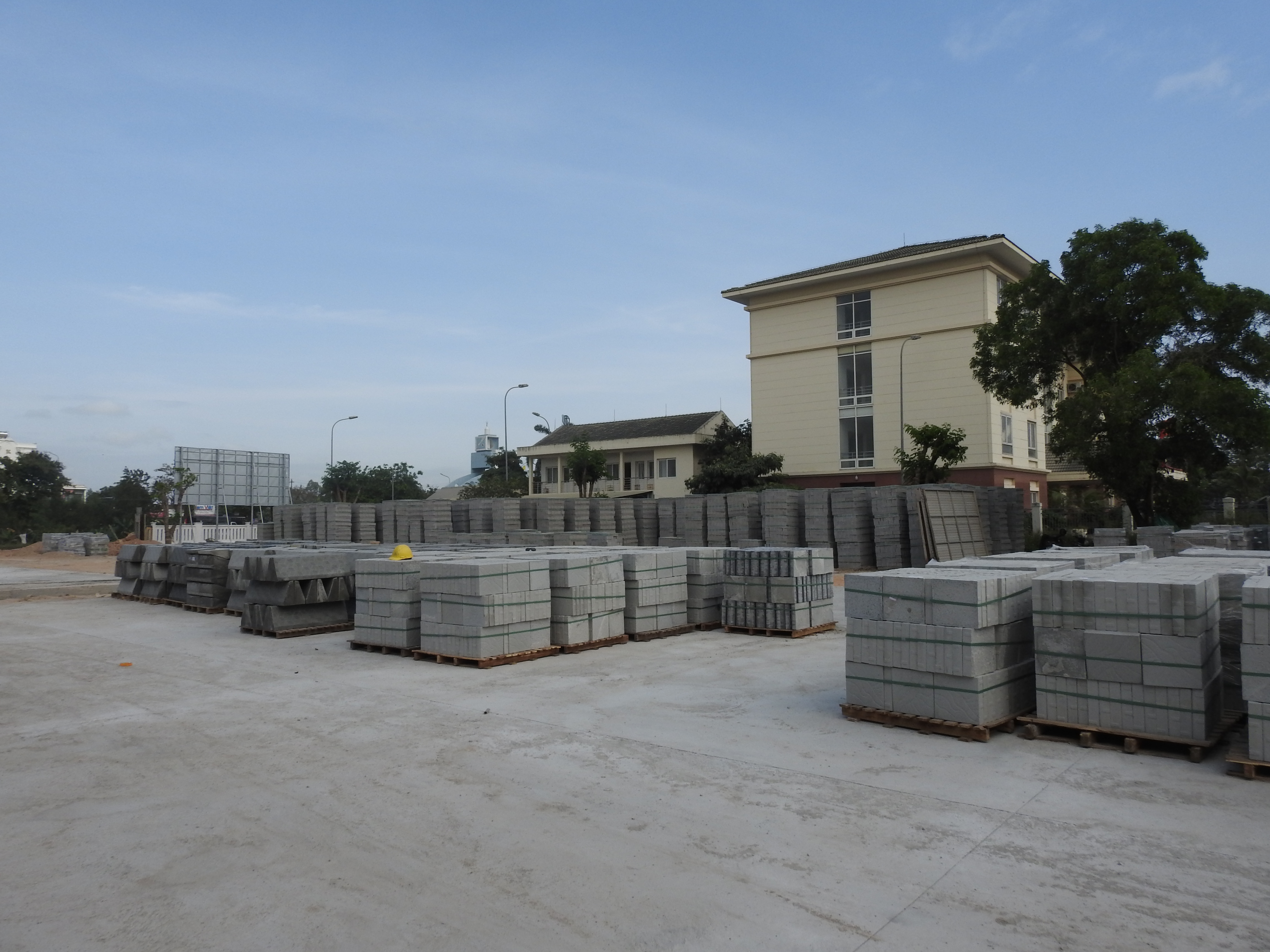 NHÀ MÁY GẠCH DUNG QUẤT - ĐƠN VỊ TRỰC THUỘC CÔNG TY CP XÂY DỰNG ĐÔ THỊ VÀ KHU CÔNG NGHIỆP PHÁT TRIỂN SẢN PHẨM GẠCH BÊ TÔNG TỰ CHÈN TÍNH NĂNG CAO